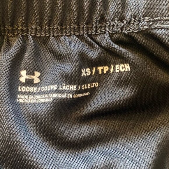 COPY - Under Armour Black and Gray Shorts Size XSmall EUC - Picture 3 of 3
